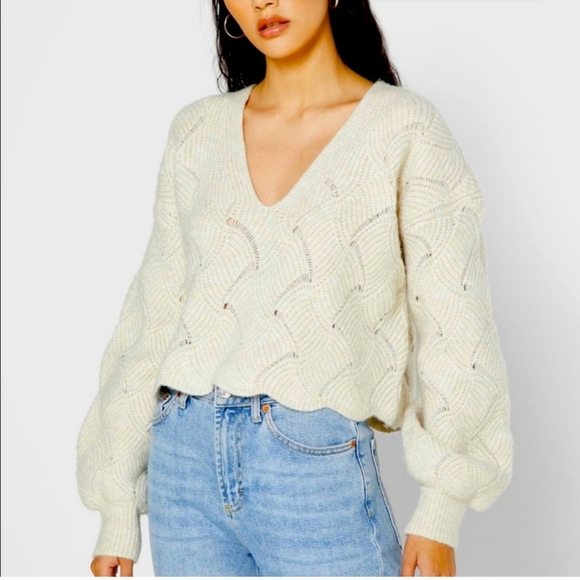 Topshop Sweaters - Topshop Cream Knit Weave Pattern Balloon V Neck Crop Sweater Size Small